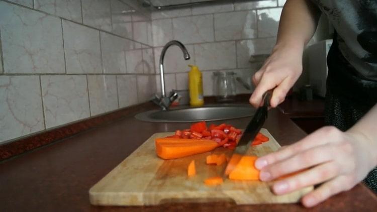 Per preparare i noodles udon, prepara gli ingredienti