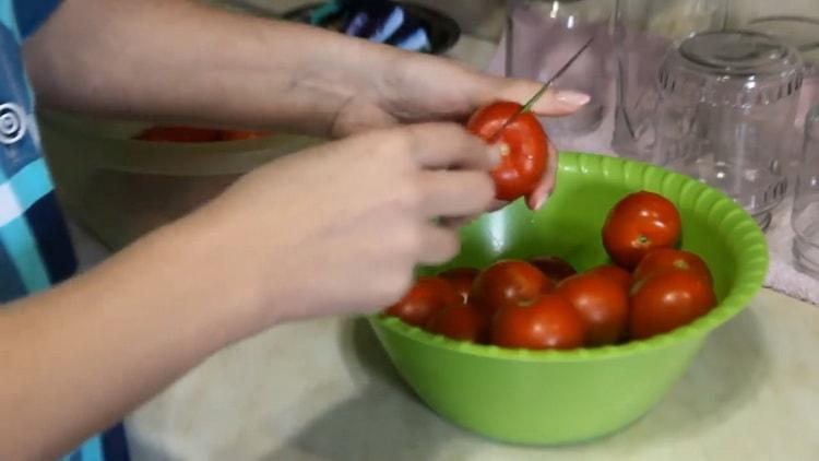 Per preparare il lecho, prepara gli ingredienti