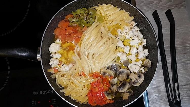 Per la pasta mescolare gli ingredienti.