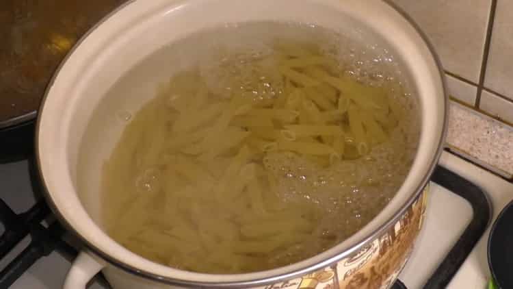 Per cucinare la pasta, porta la pasta pronta