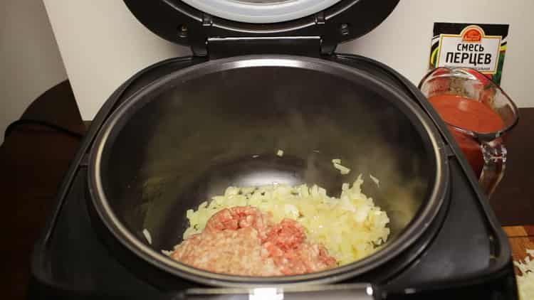 Per unire la pasta con la carne macinata, unire gli ingredienti