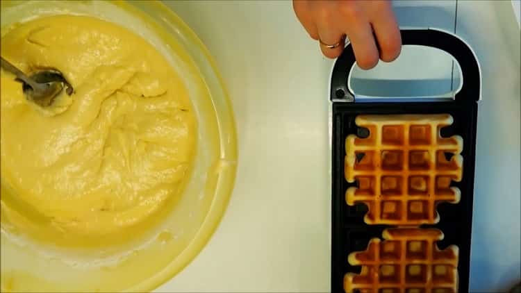 Per preparare waffle morbidi, prepara un waffle