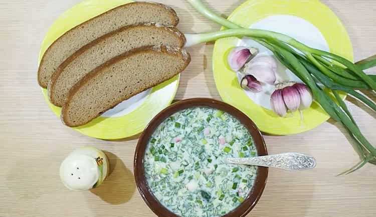 Okroshka rinfrescante secondo la classica ricetta passo dopo passo con foto