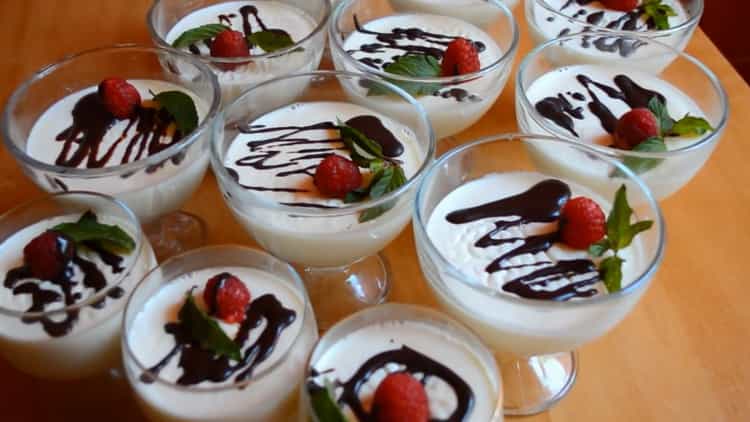 Ricetta classica per dessert alla panna cotta