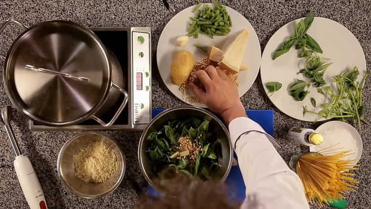 Per preparare la pasta, preparare gli ingredienti