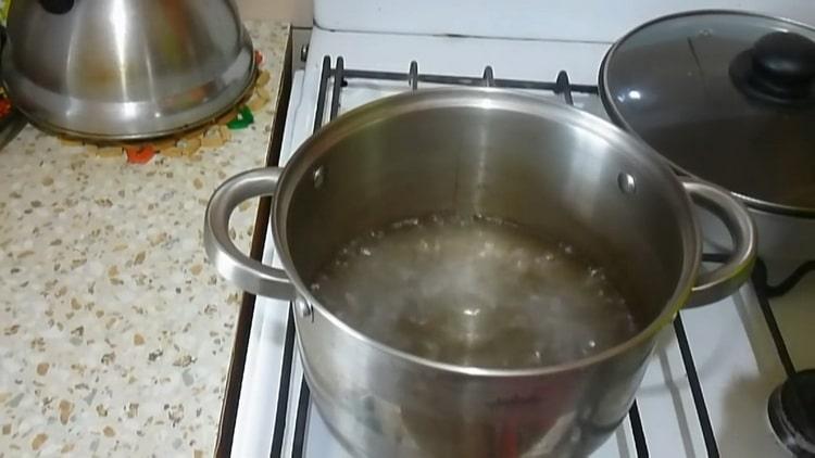 Cucinare l'orzo perlato su un contorno