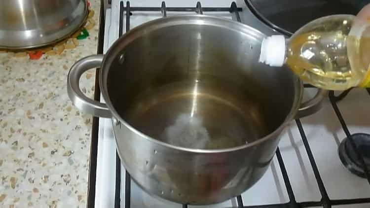 Per fare l'orzo, aggiungi olio e sale all'acqua.