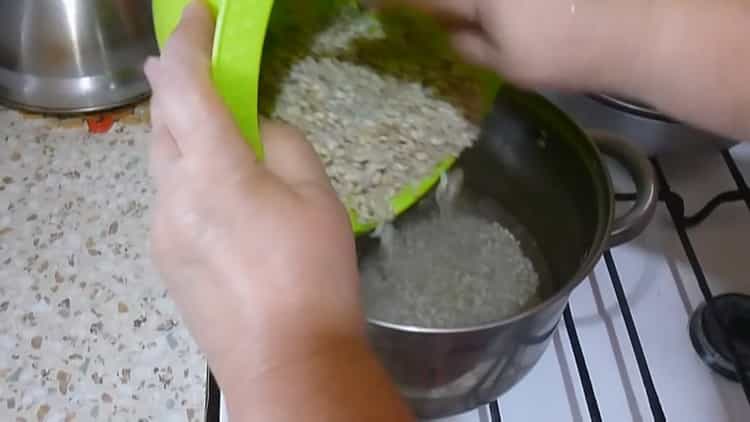 Per fare l'orzo, fai bollire i cereali