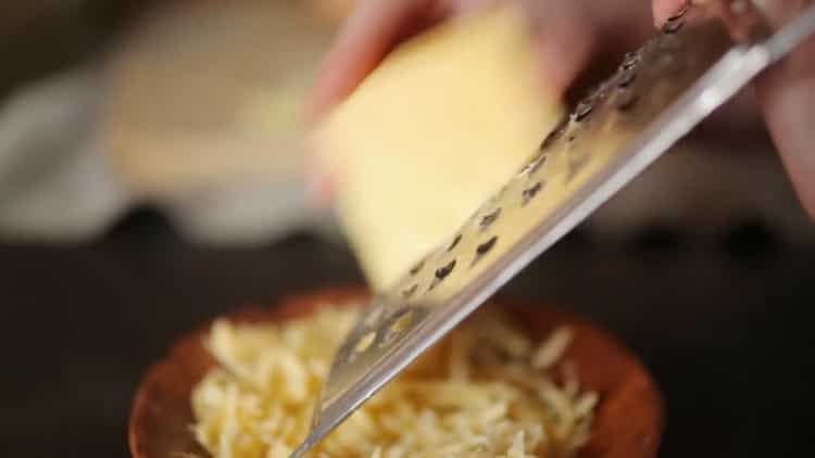 Per fare il formaggio grattugiato alla julienne