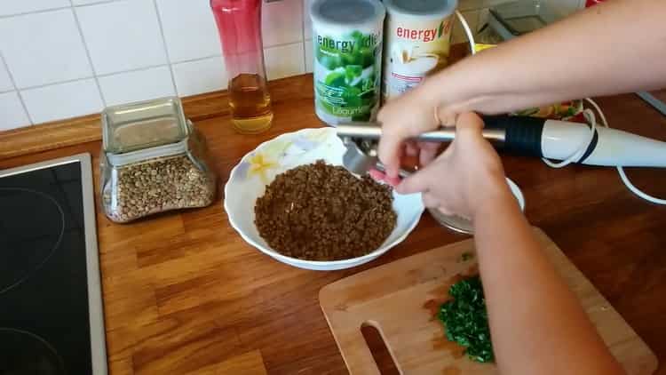 Per fare le purè di patate, tagliare le verdure