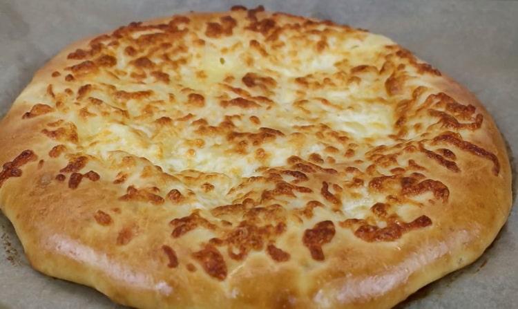 Una semplice ricetta per cucinare khachapuri con formaggio al forno