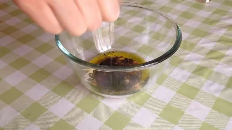 Per preparare un'insalata, prepara un condimento