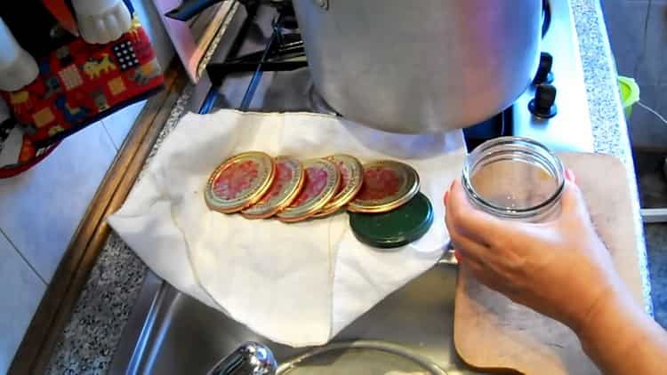 Per cucinare il lecho preparare i piatti