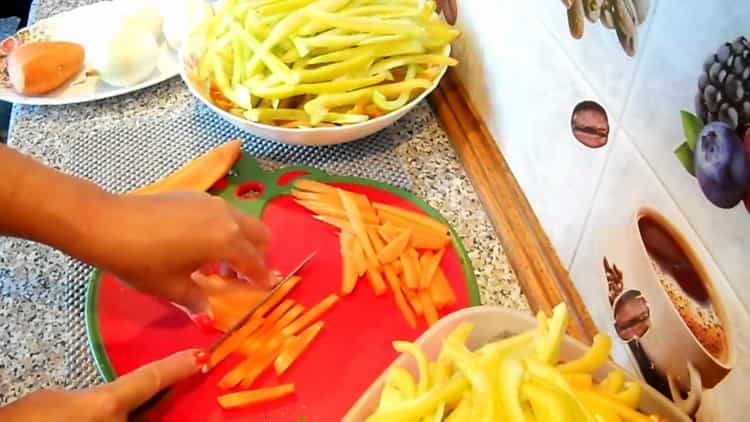 Per preparare il lecho, prepara gli ingredienti