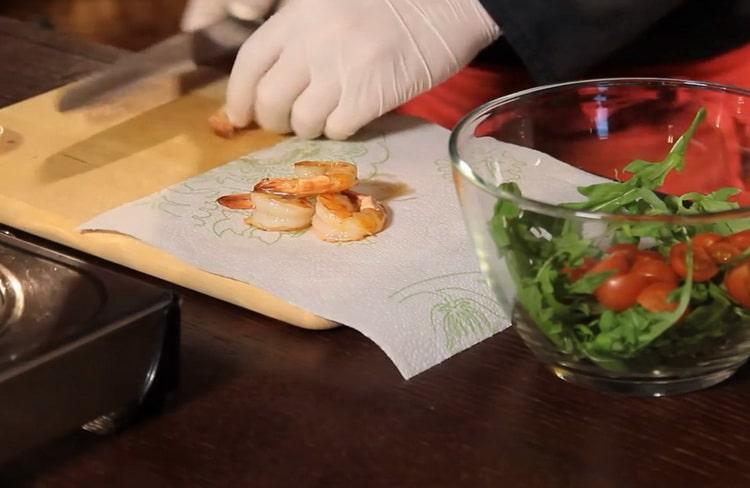 Preparare i gamberi per insalata