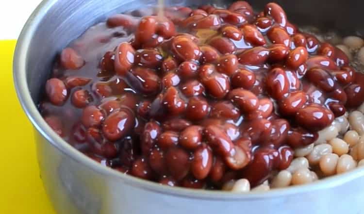 Per preparare l'insalata, prepara i fagioli