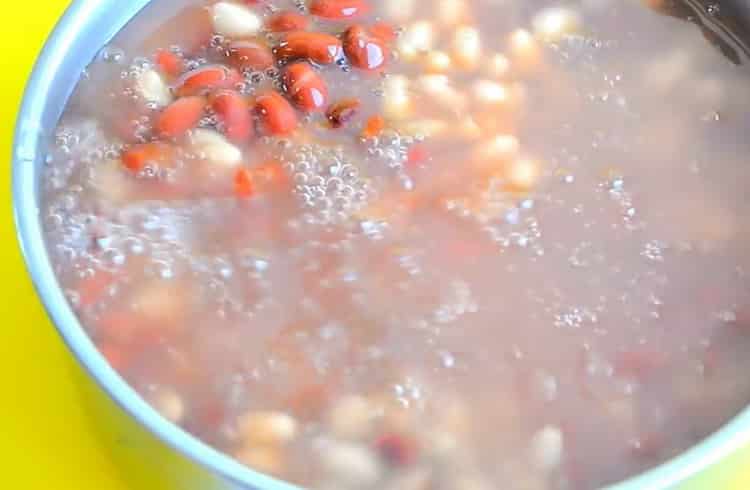 Risciacqua i fagioli per fare un'insalata