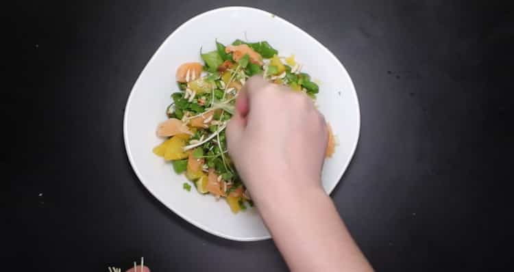 Prepara gli ingredienti per cucinare.