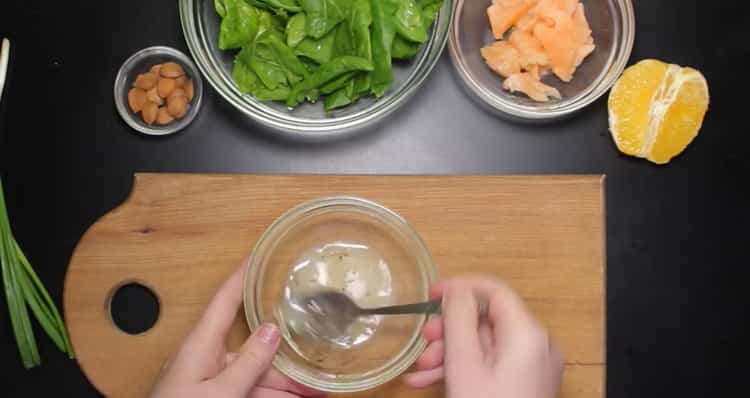 Prepara gli ingredienti per cucinare.