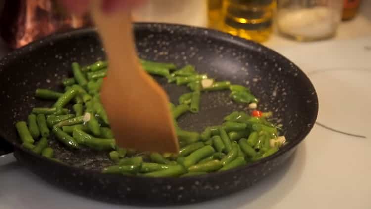 Per preparare i fagioli, preparare gli ingredienti