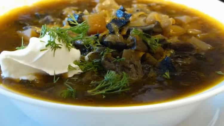 zuppa di funghi secchi con orzo pronto