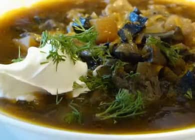 Zuppa di funghi secchi con orzo perlato: una ricetta passo dopo passo con foto