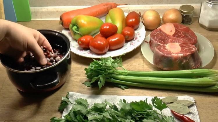 Zuppa di fagioli e carne di cottura