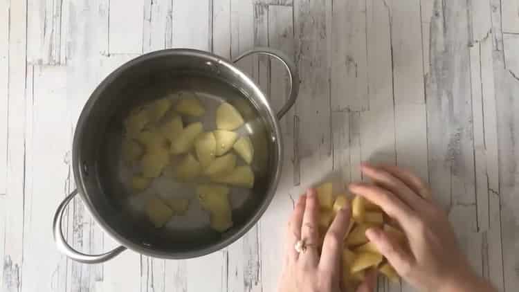 Prepara gli ingredienti per la zuppa.