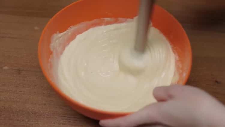 Mescola gli ingredienti per preparare un budino.