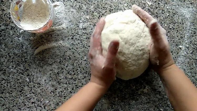 Sottile impasto per pizza senza lievito secondo una ricetta passo passo con foto