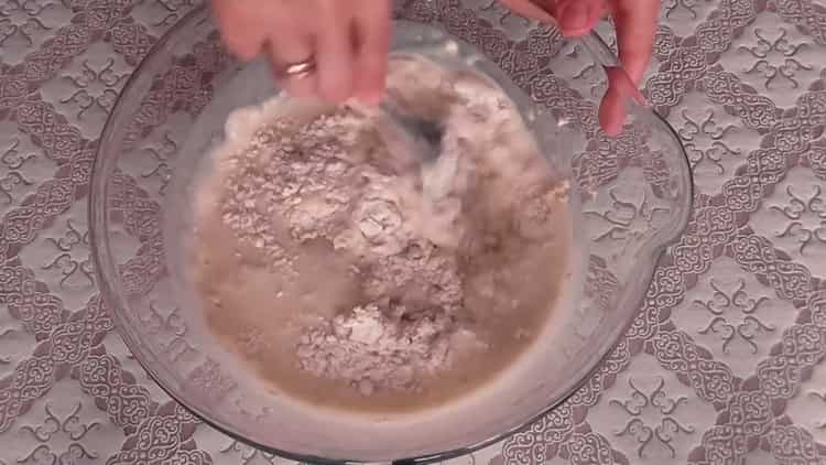 Aggiungi il kefir per preparare l'impasto