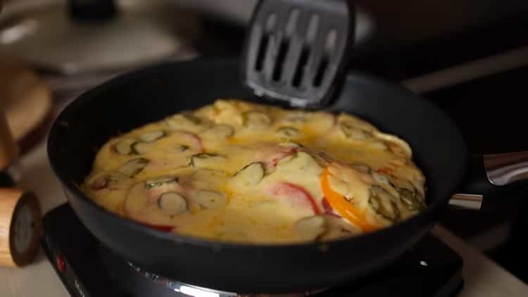 Una ricetta semplice per una deliziosa pasta per pizza in padella