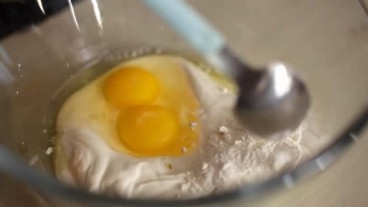 Preparare gli ingredienti per l'impasto.