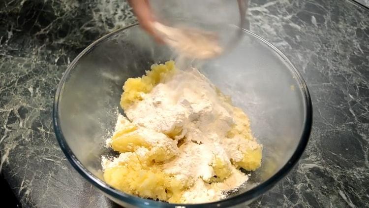 Preparare gli ingredienti per l'impasto.