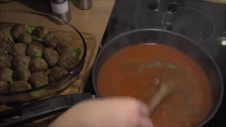 aggiungi le spezie per preparare le polpette