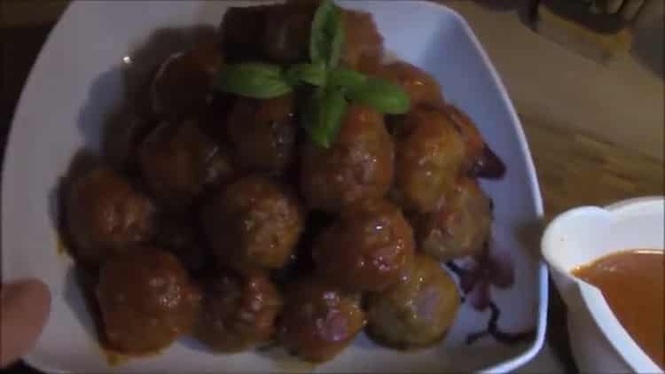 Come imparare a cucinare deliziose polpette in salsa di pomodoro al forno