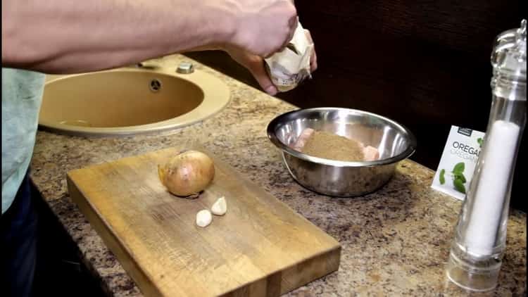 Cucinare polpette di pollo con salsa