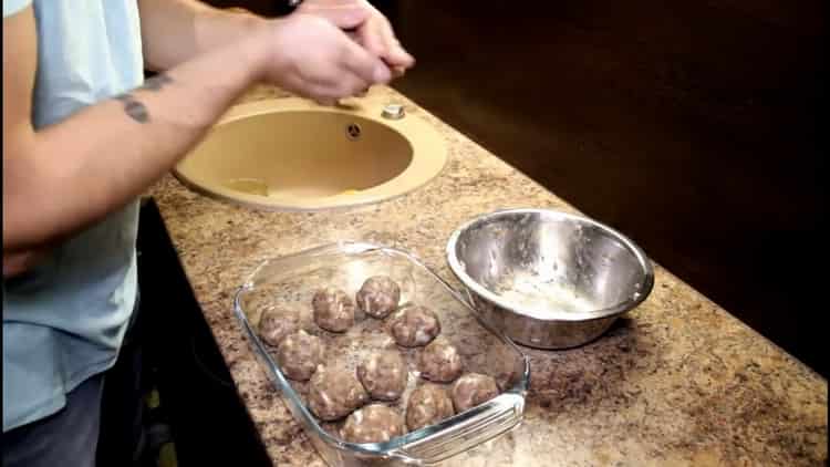 Per cucinare le polpette, prepara gli ingredienti