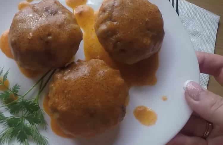 Come imparare a cucinare deliziose polpette come in una scuola materna con sugo secondo una semplice ricetta