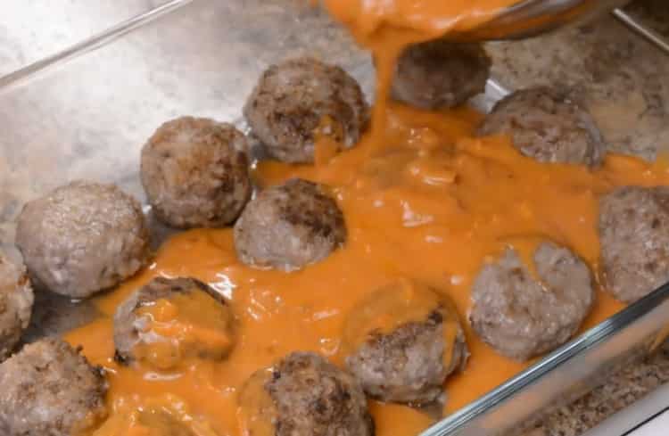 Per cucinare le polpette, preriscaldare il forno