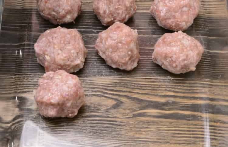 Forma delle polpette per fare le polpette