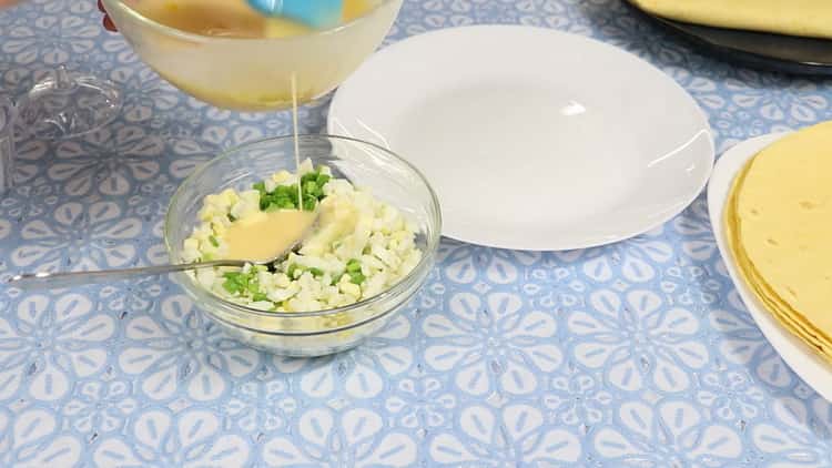 Per preparare una classica tortilla, prepara gli ingredienti