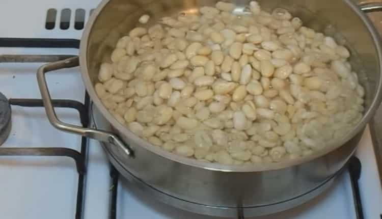 Cucinare i fagioli in salsa di pomodoro