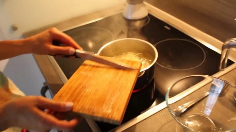 Prepara gli ingredienti per il tè