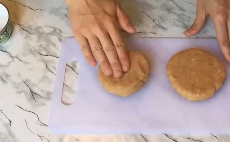 Per preparare un chickenburger, cuoci le cotolette