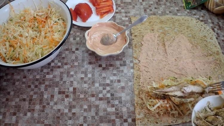 Shawarma fatto in casa con pollo in pita: una ricetta passo dopo passo con foto