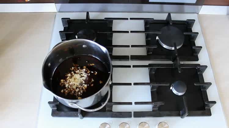 Per preparare i noodles giapponesi, prepara gli ingredienti