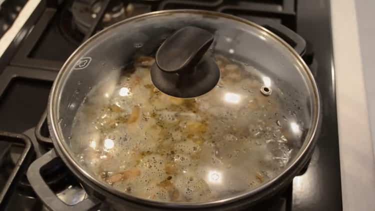 Per preparare il grano saraceno, prepara gli ingredienti