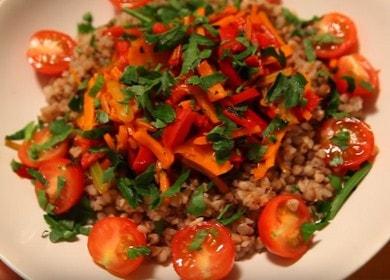 Deliziosa ricetta vegetariana di grano saraceno con verdure 🥣