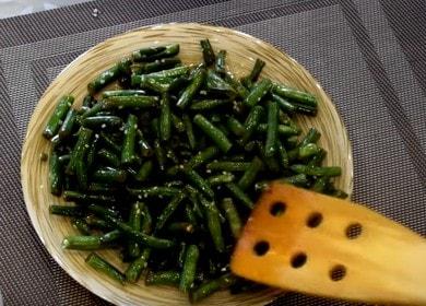 Tutto su come cucinare i fagiolini surgelati in una padella: una rapida ricetta passo-passo con una foto.